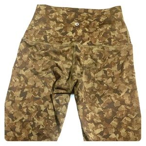LULULEMON - Camo Wunder Under High-Rise 28”